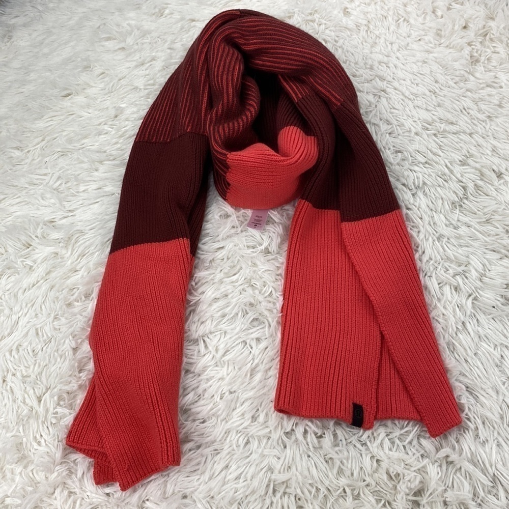 Lululemon Texture Play Scarf Savannah / Watermelon Red